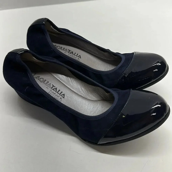 Aquatalia by Marvin V Sacchetto Stretch Wedge Heels Black Cap Toe Blue Suede 6 - Picture 3 of 11